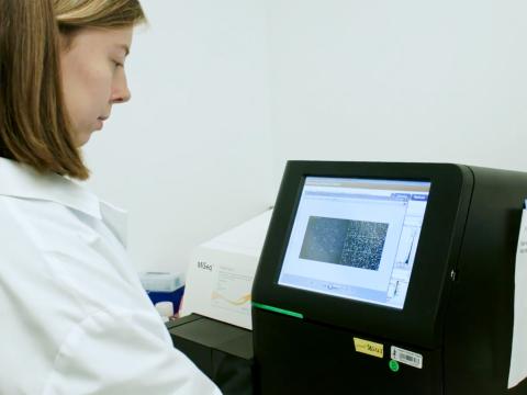 Julia Belk of the Jaiswal Lab. Image by Devin Powel. 